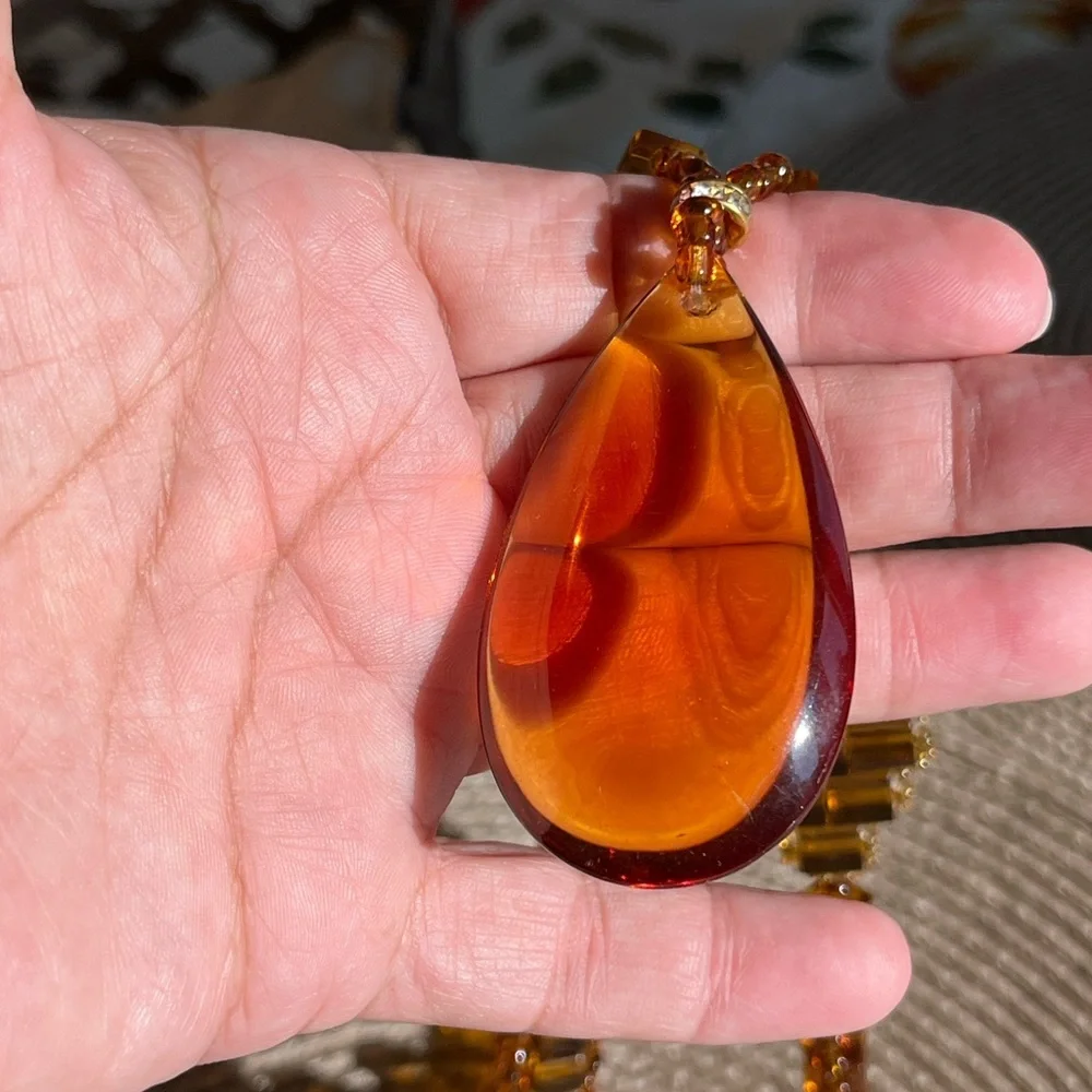 Estate Vtg Amber glass bead necklace with tear drop amber glass main pendant